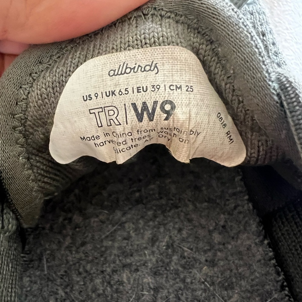 Size 9 olive green Allbirds tennis shoes